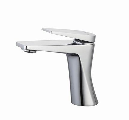 Cubierta de fundición, bañera montada, grifo de baño, batería de mano única, mezclador de agua caliente y fría.