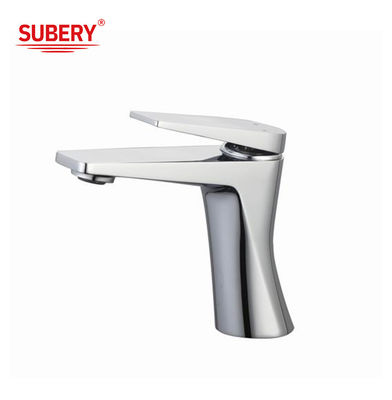 Cubierta de fundición, bañera montada, grifo de baño, batería de mano única, mezclador de agua caliente y fría.