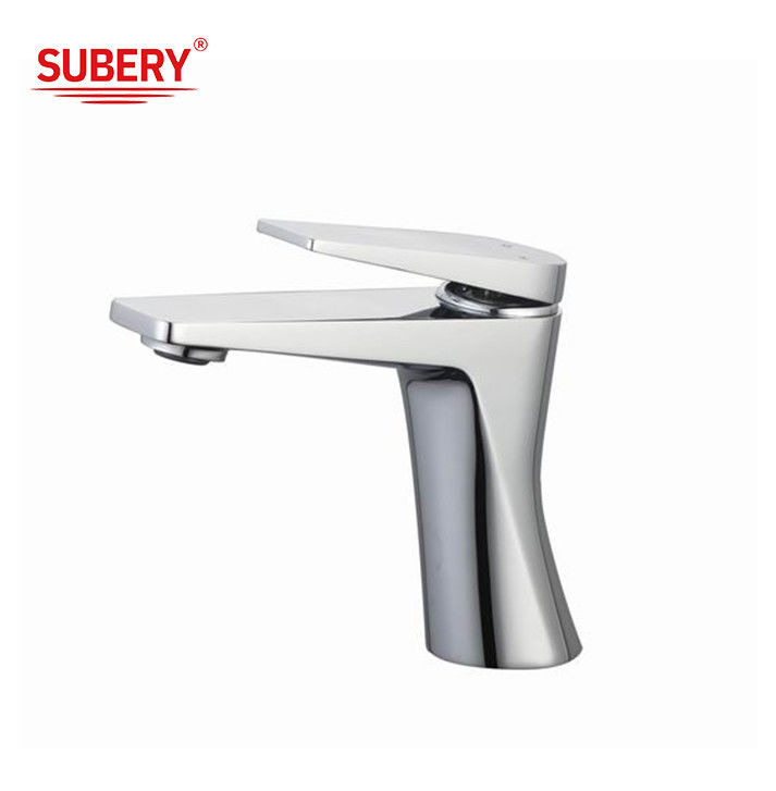 Cubierta de fundición, bañera montada, grifo de baño, batería de mano única, mezclador de agua caliente y fría.